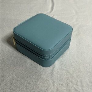 Travel jewelry organizer